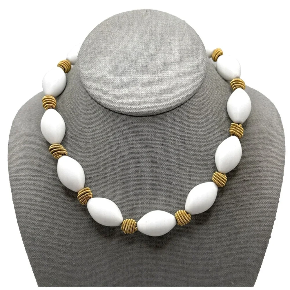TALBOTS White and Gold Tone Beaded Choker Necklace Chunky  Statement 17